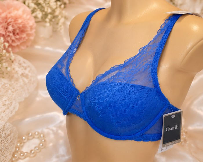 Niebieski koronkowy biustonosz Chantelle 26820 70D - ujęcie z boku